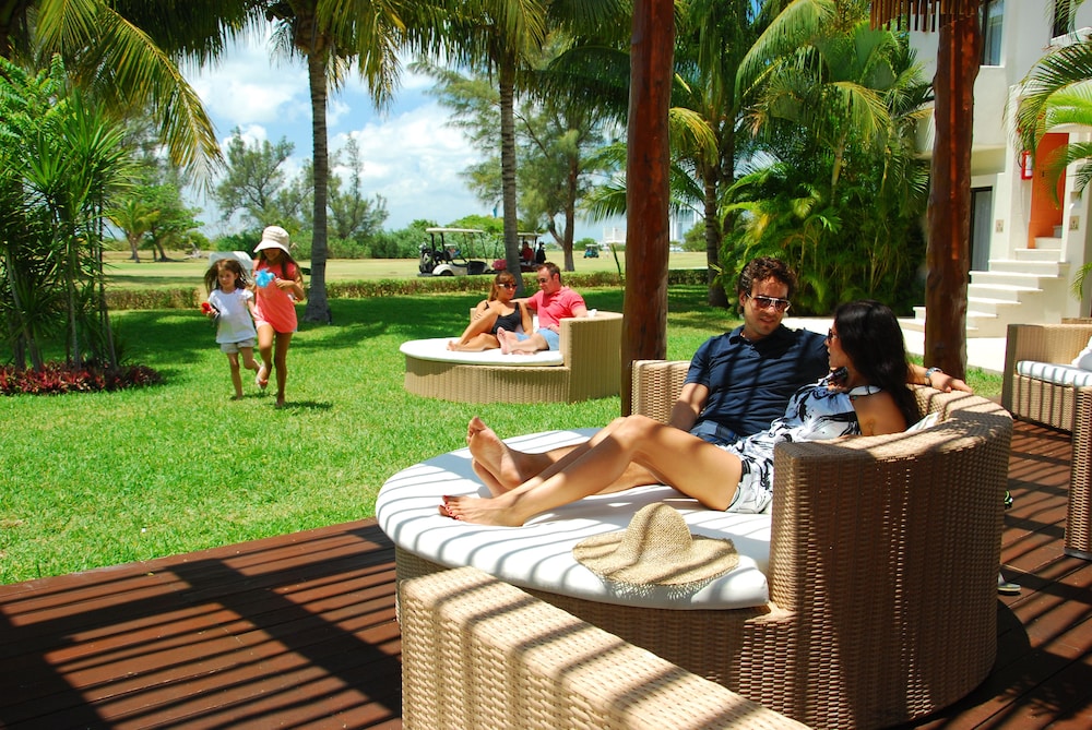 Laguna Suites Golf & Spa 40/50
