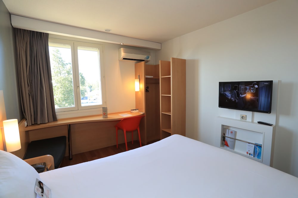 Ibis Aurillac 12/63