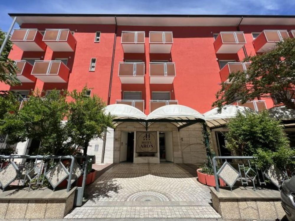 Hotel Aron 8/50