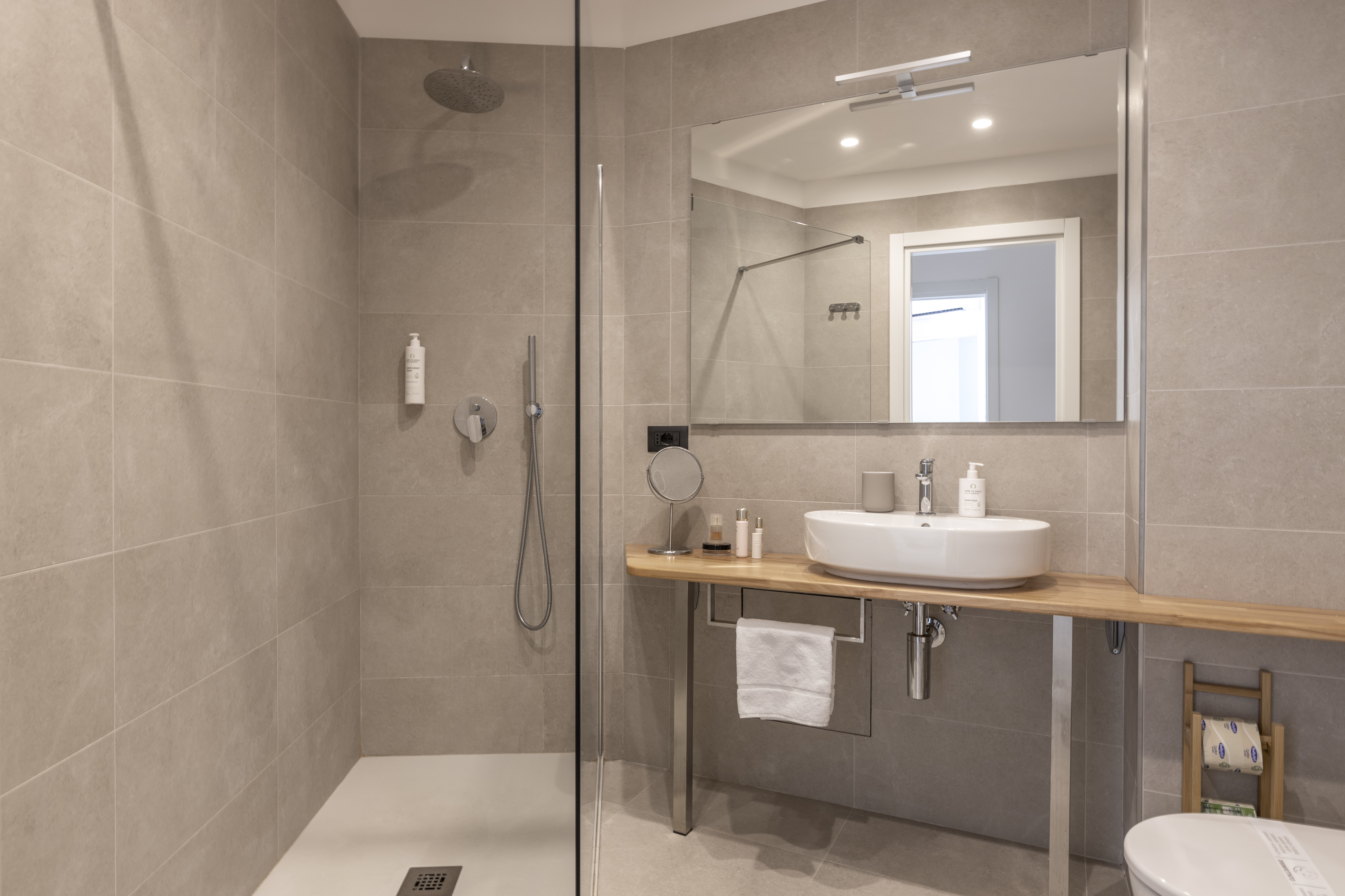 غرفة بأربعة أسرّة بإطلالة على الحديقة بشرفة بغرفتين، Residence Villa Giardini 5/5