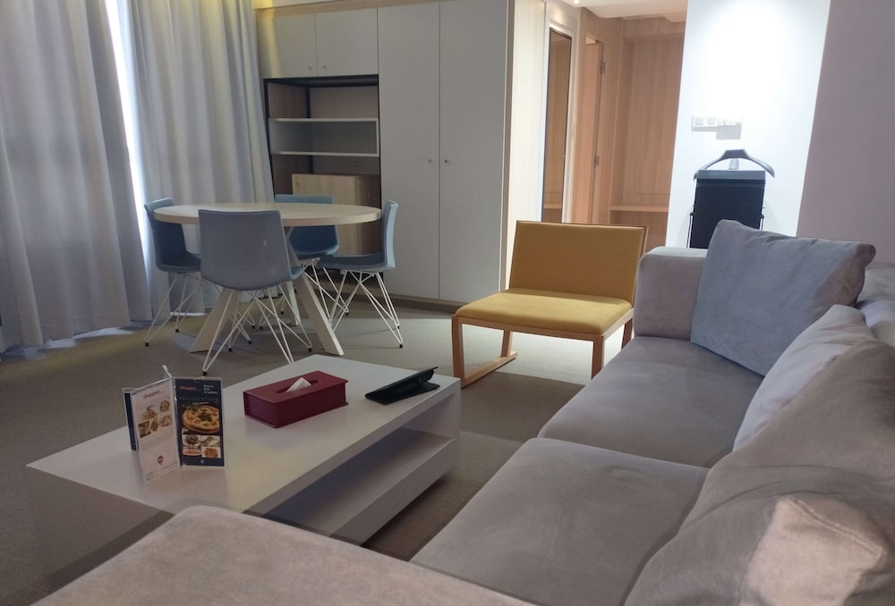 Golden Tulip el Mechtel 53/74