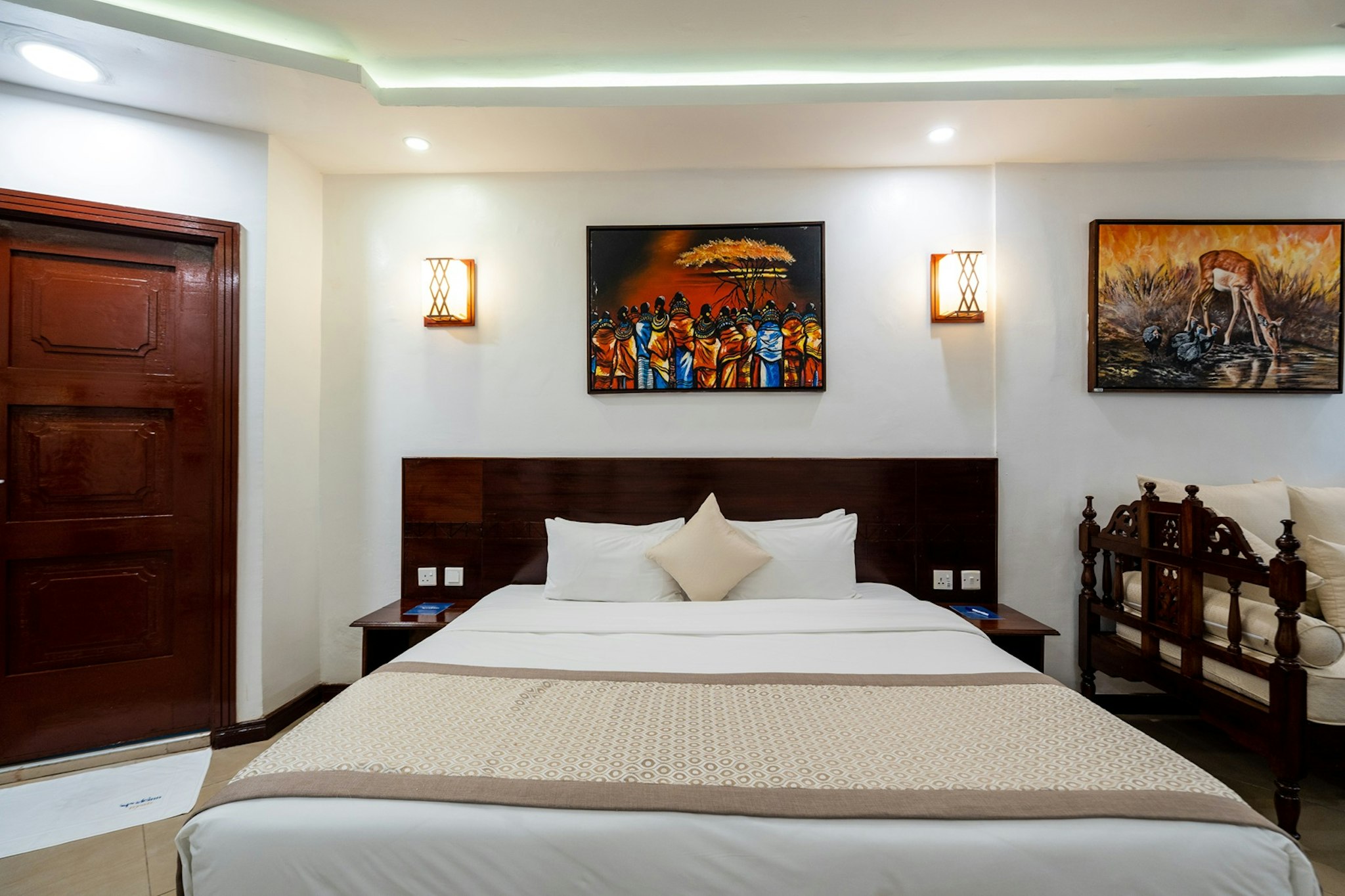 DELUXE ROOM