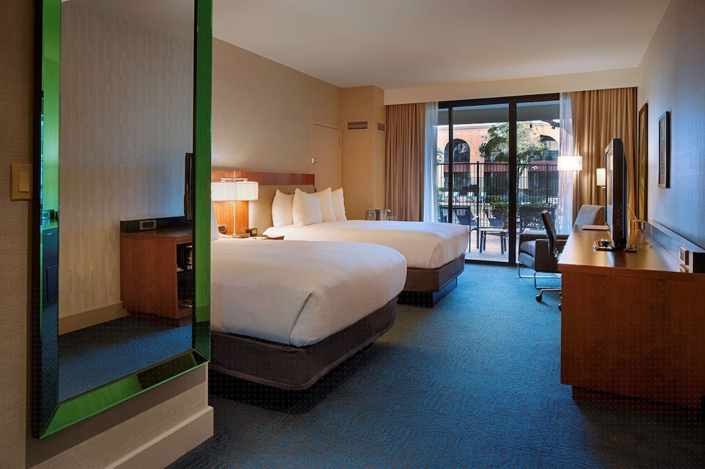 Doubletree By Hilton Newark Fremont 13/76