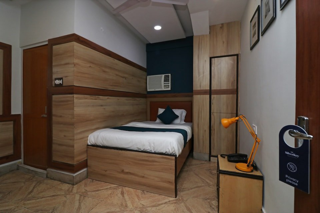 HOTEL ROYAL GARDEN 18/40