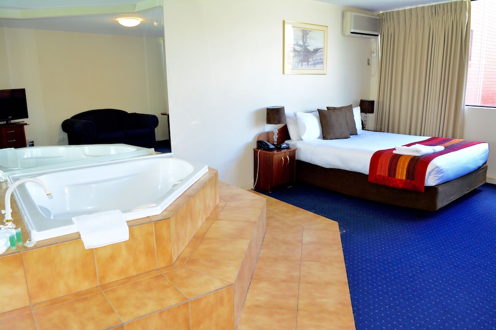 Spa, Luxury, Suite, Queen Bed