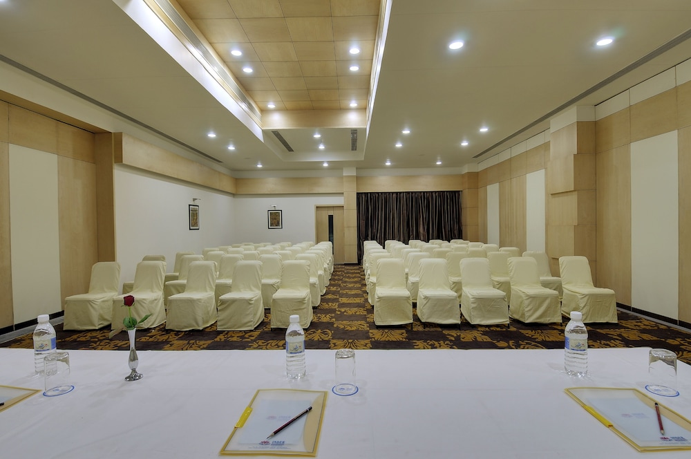 INDER RESIDENCY 44/58