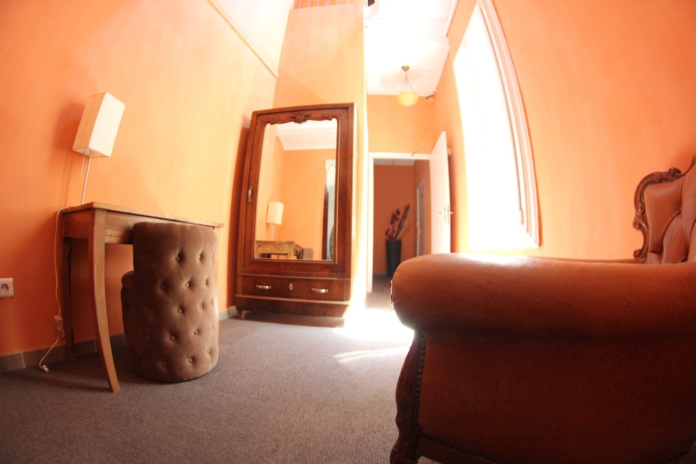 Hotel Des Arts 30/50