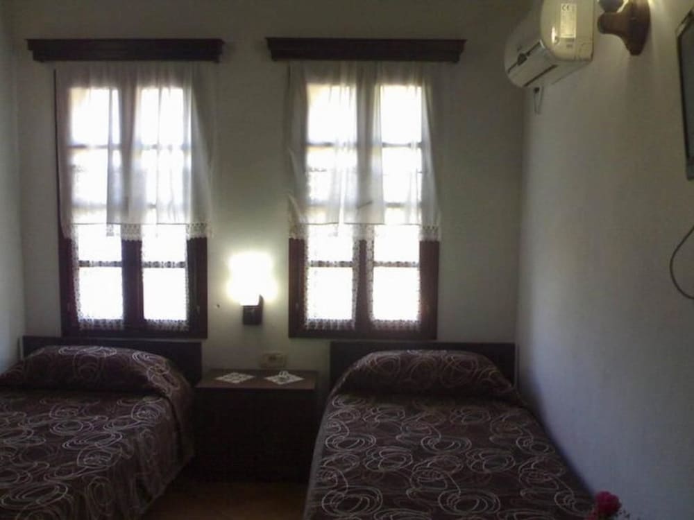 Hotel Guva Mangalem 12/61