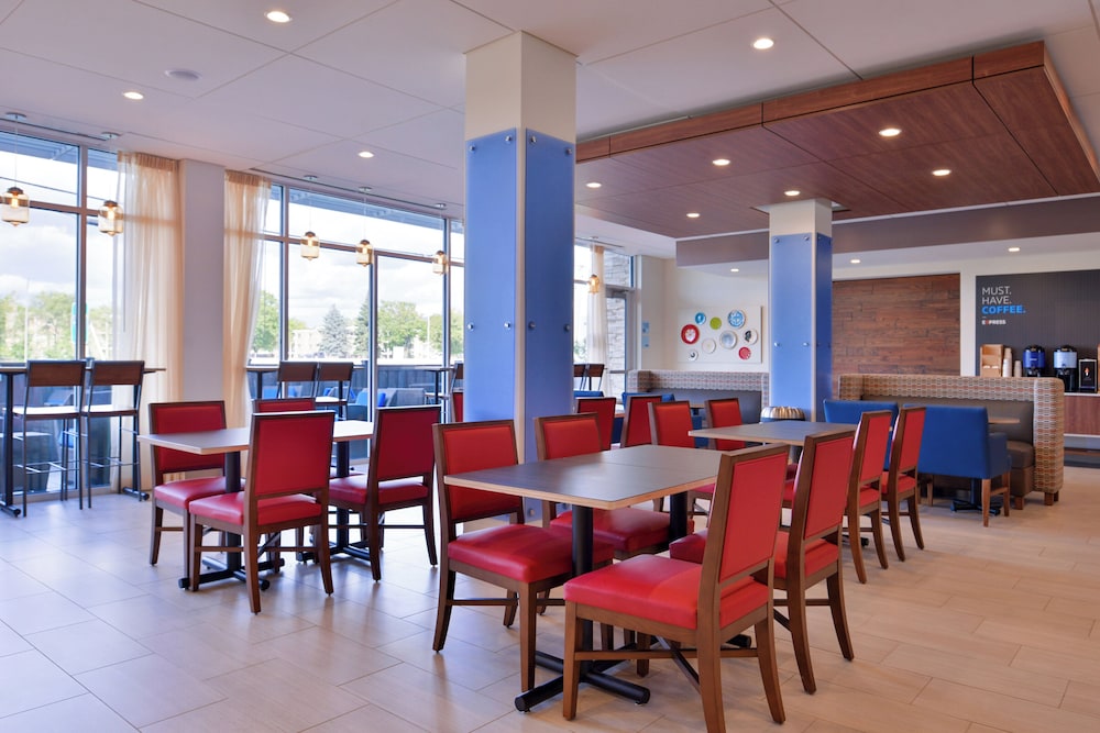 Holiday Inn Express and Suites - Mall of America - MSP Airport 49/68