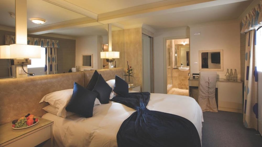 Cobo Bay Hotel 29/45