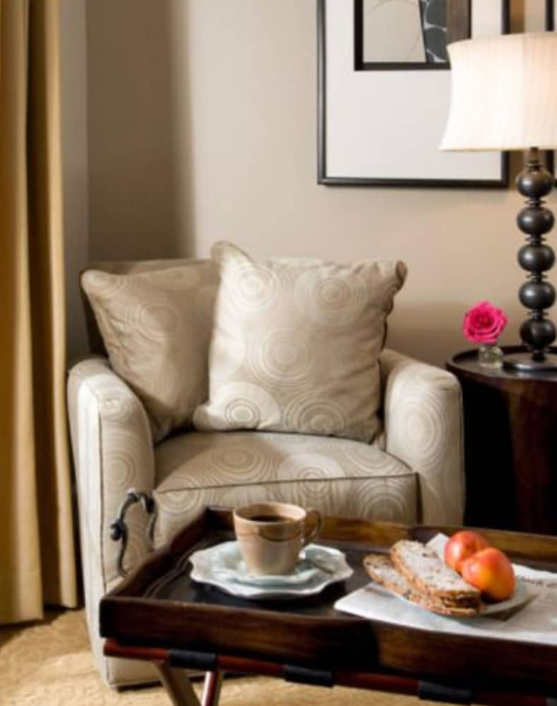 La Maison In Midtown An Urban Bed And Breakfast 23/47