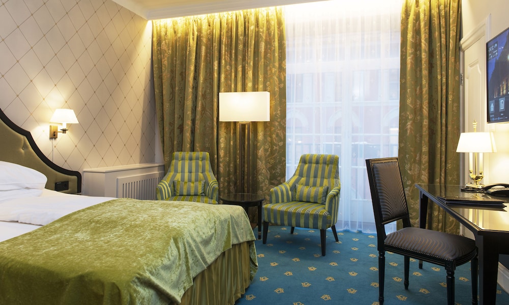 Hotel Bristol 23/79