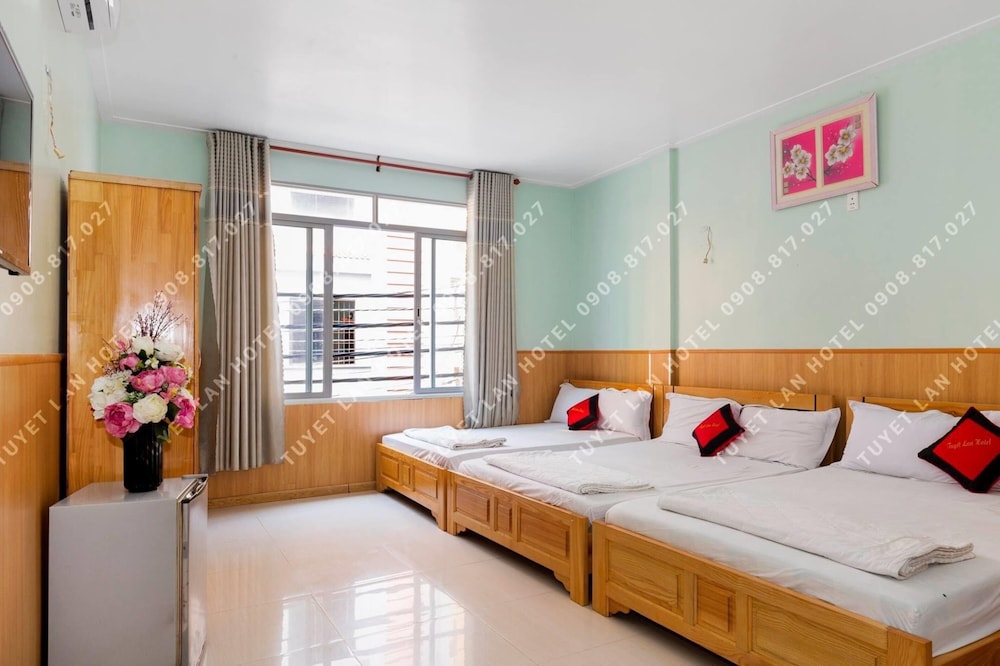 Tuyet Lan Hotel 27/63