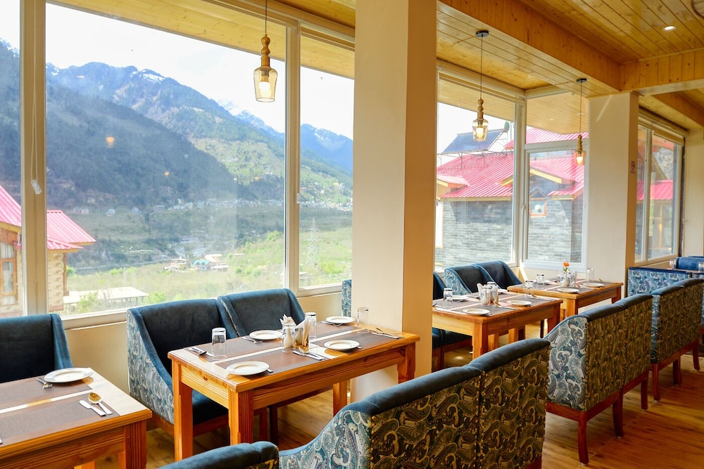Clarks Inn Suites Manali 25/36