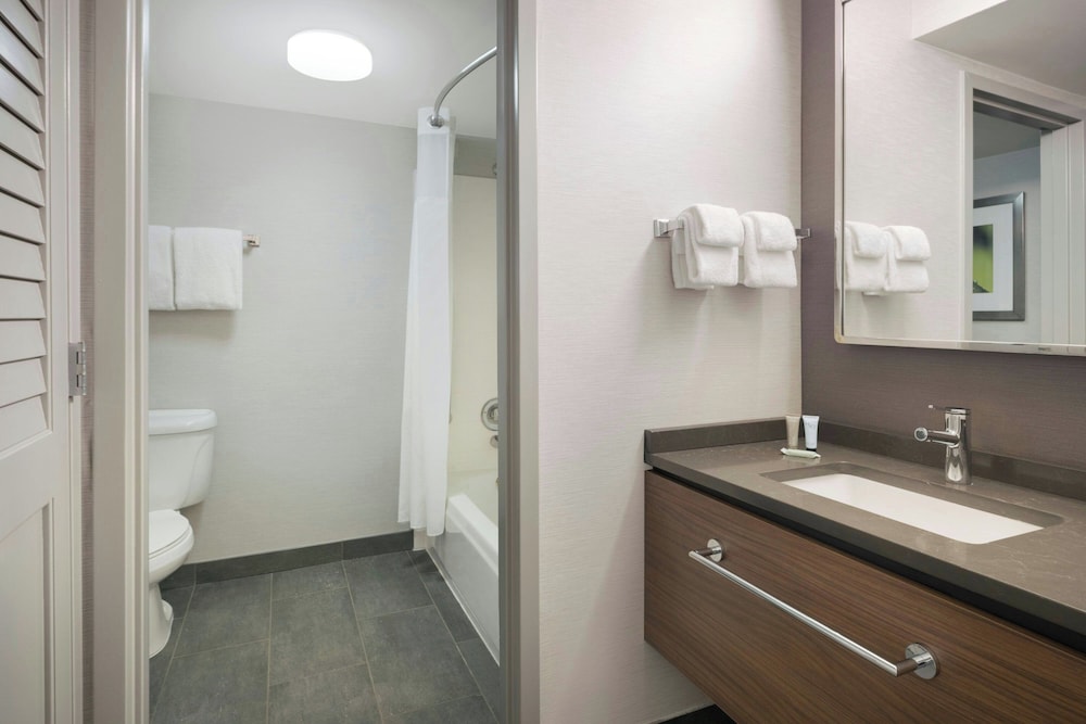 غرفة بسريرين كوين لذوي الإعاقة، Courtyard by Marriott Tampa North/I-75 Fletcher 7/9
