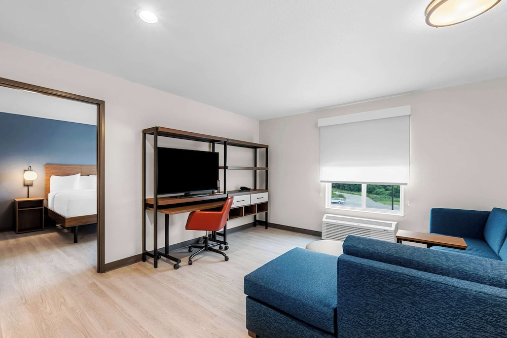 Everhome Suites Fayetteville near Fort Bragg 26/34