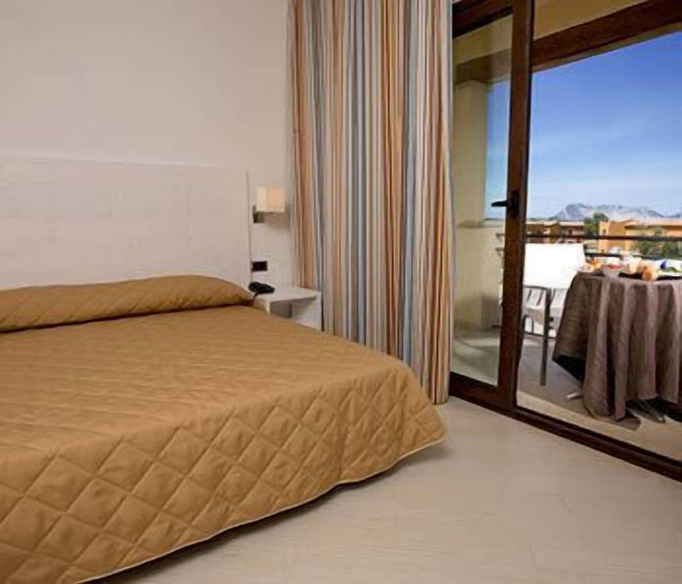 SUPERIOR, DOUBLE OR TWIN BED