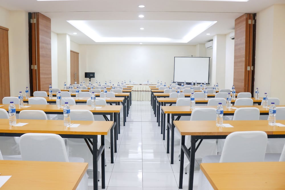 LeGreen Suite Ratulangi 21/25