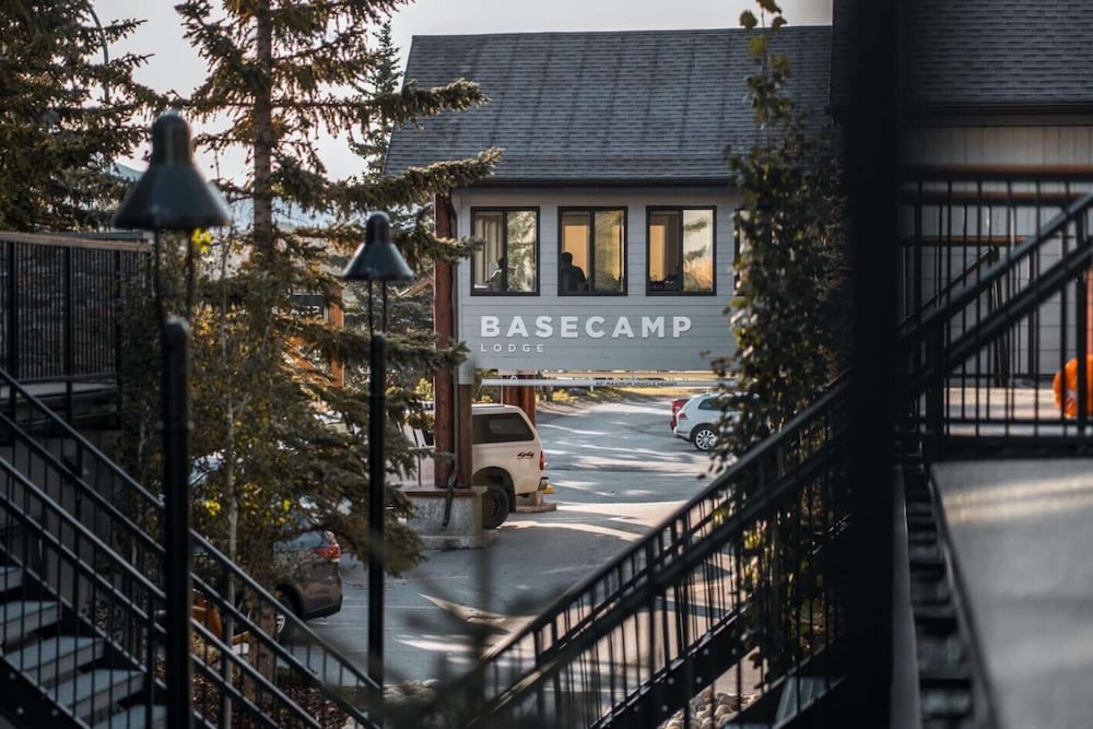 Basecamp Lodge Canmore 59/63