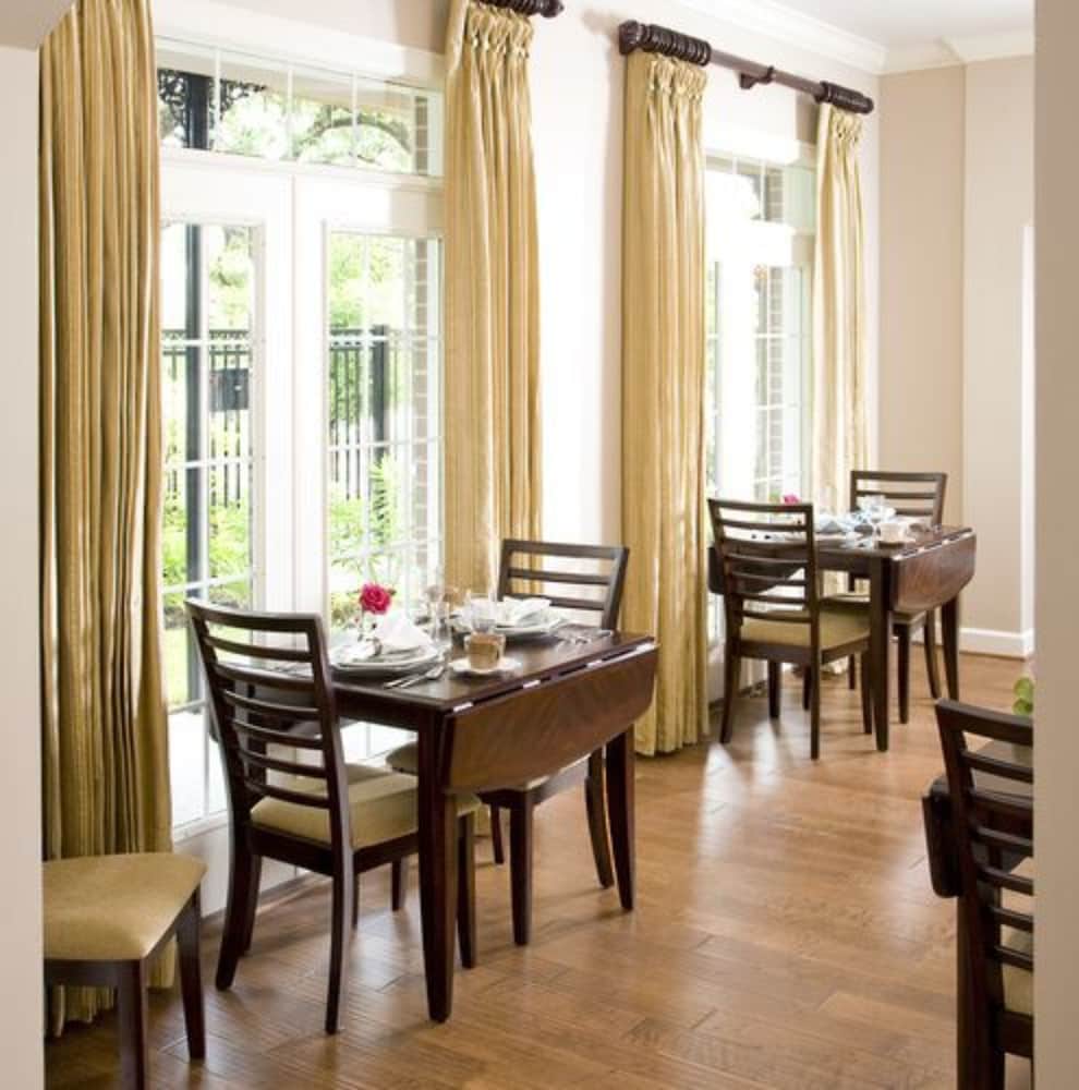 La Maison In Midtown An Urban Bed And Breakfast 41/47
