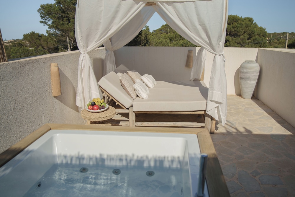 MAR SUITES FORMENTERA BY UNIVERSAL BEACH HOTELS 25/50