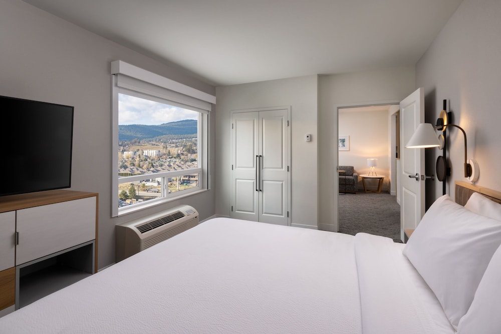 TownePlace Suites by Marriott West Kelowna 11/35