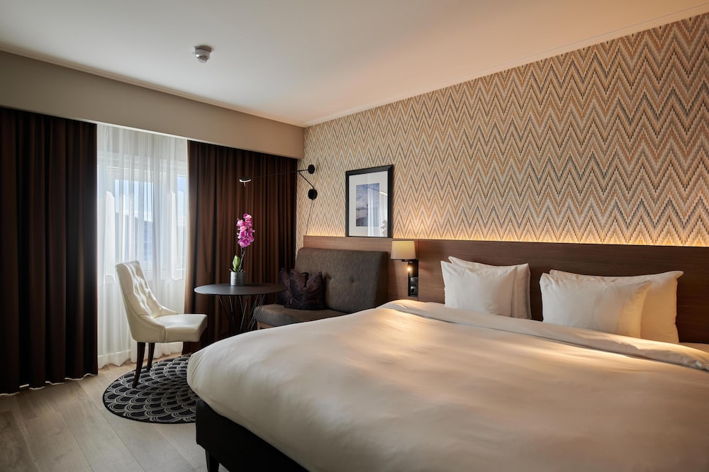 1 Bedroom, Suite, King Bed, Panoramic Fjord View
