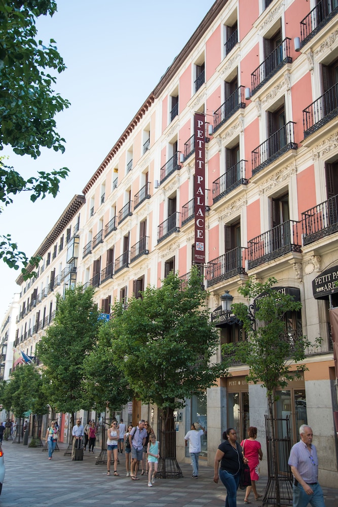 Petit Palace Arenal 7/50