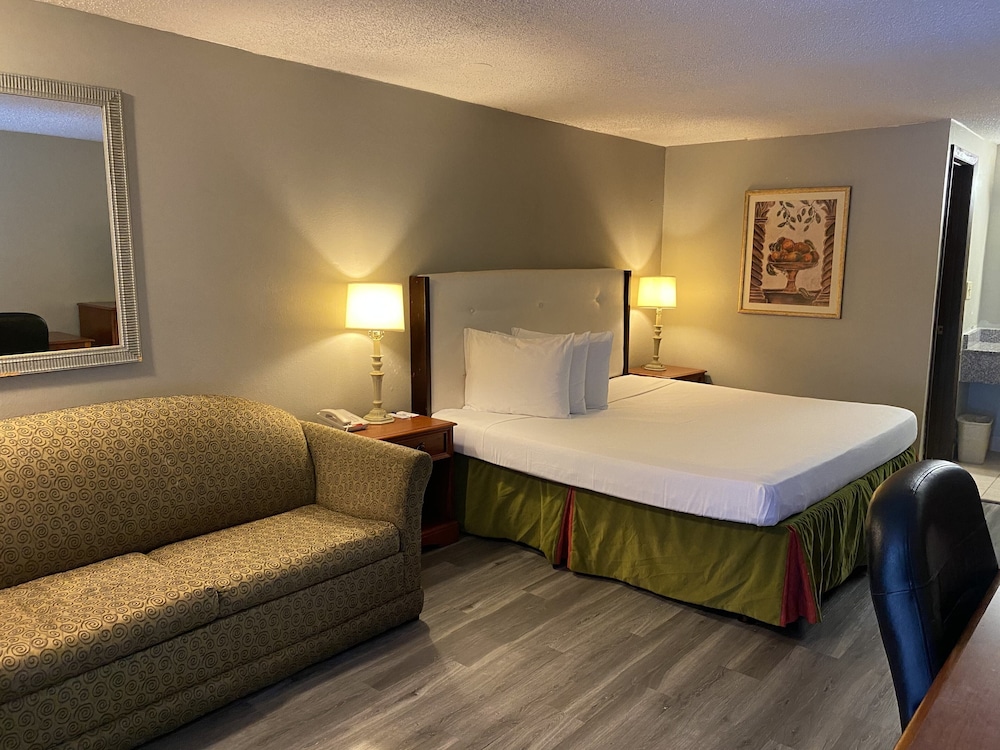 Travelodge by Wyndham Laurel 24/59
