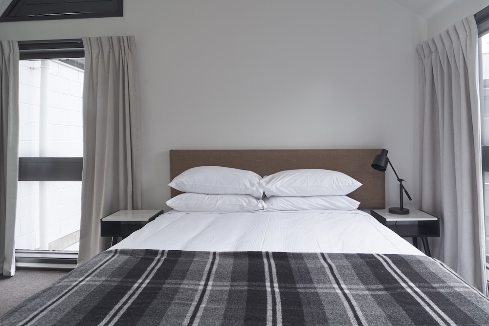 3 BEDROOMS, APARTMENT