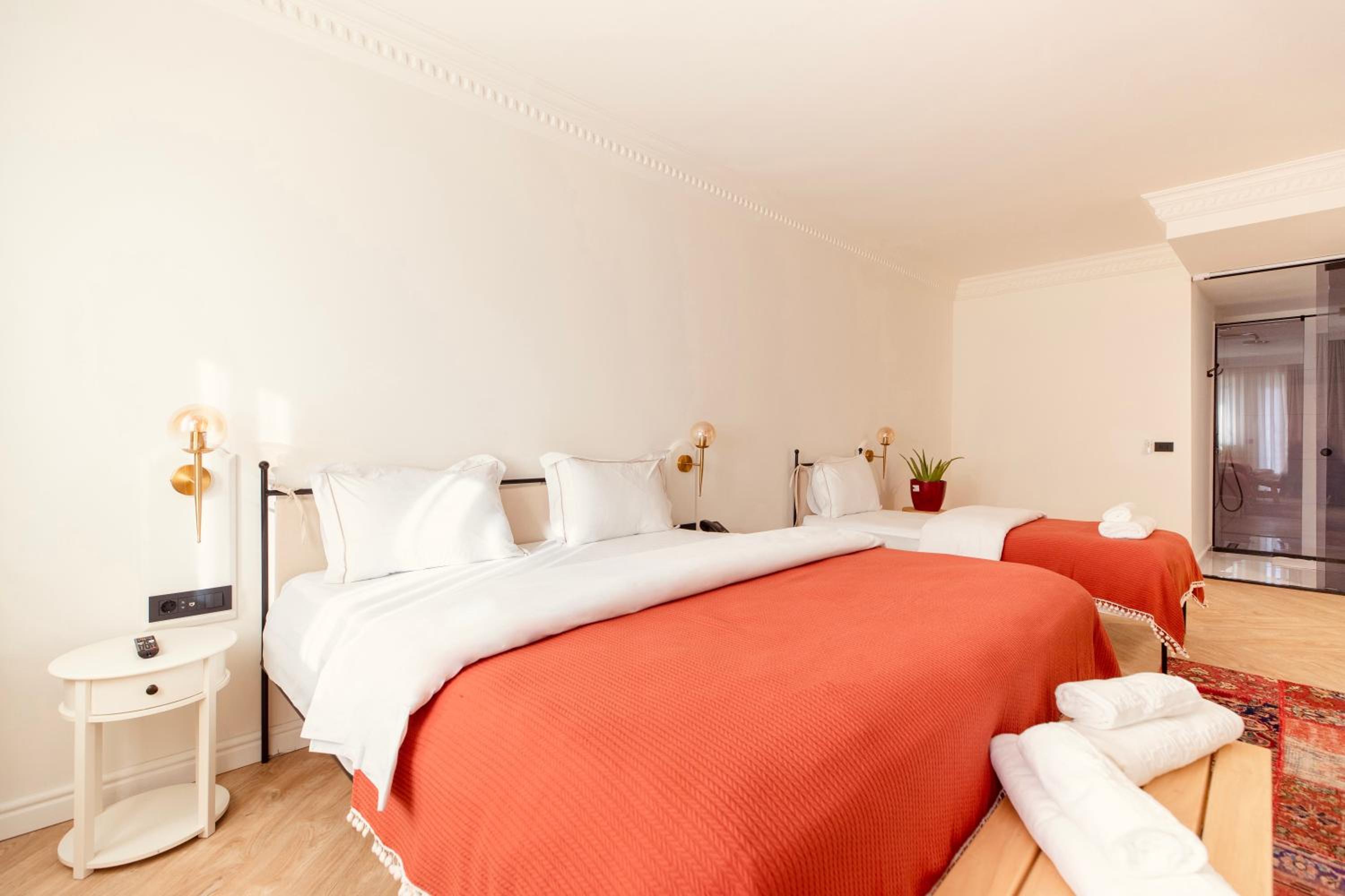 غرفة ثلاثية، Garden Downtown Boutique Hotel Pristina 4/4