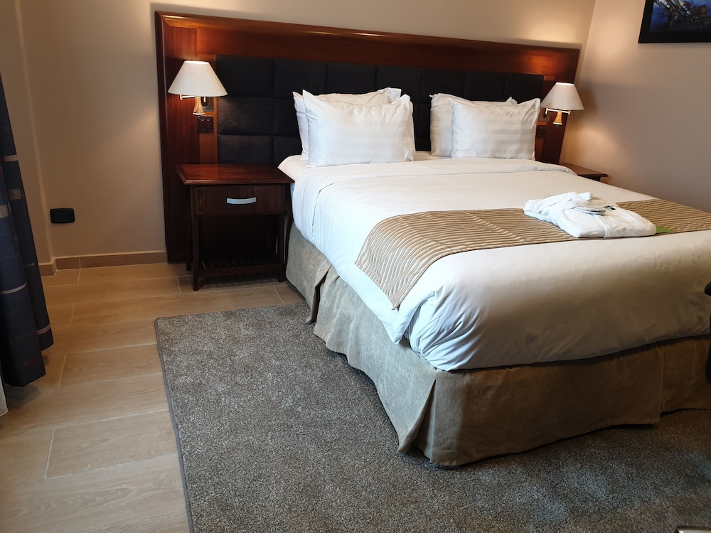 HOLIDAY INN ACCRA AIRPORT 23/60