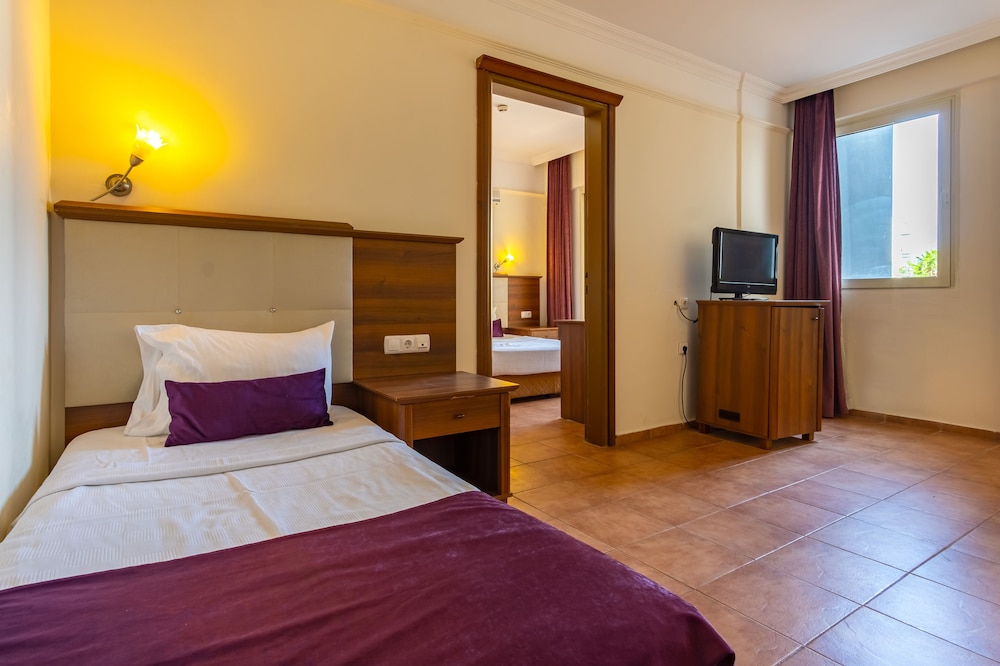 Caprice Beach Hotel 19/67