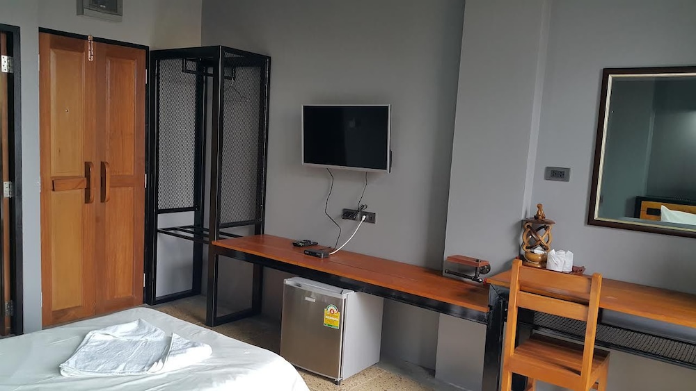ROOM, DOUBLE BED