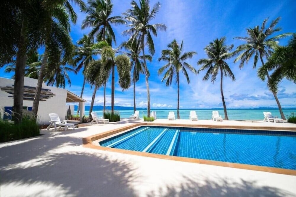 Lime N Soda Beachfront Resort 44/50