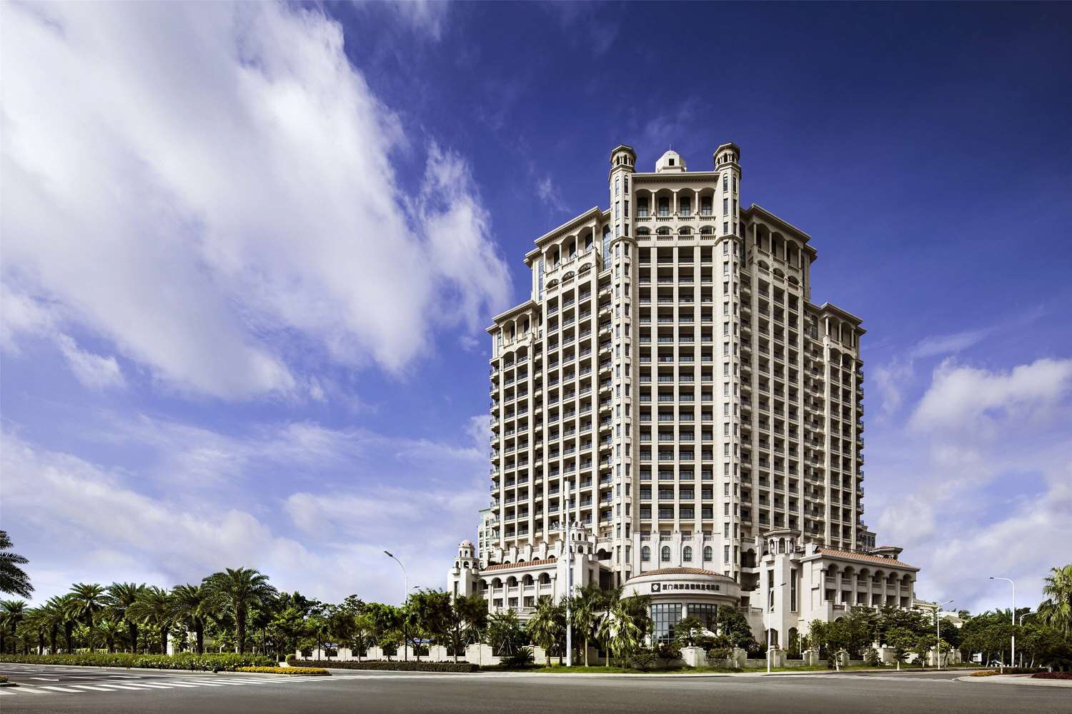 WYNDHAM GRAND XIAMEN HAICANG 4/50