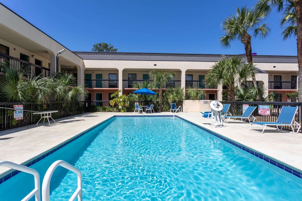 Baymont by Wyndham Tallahassee 2/50