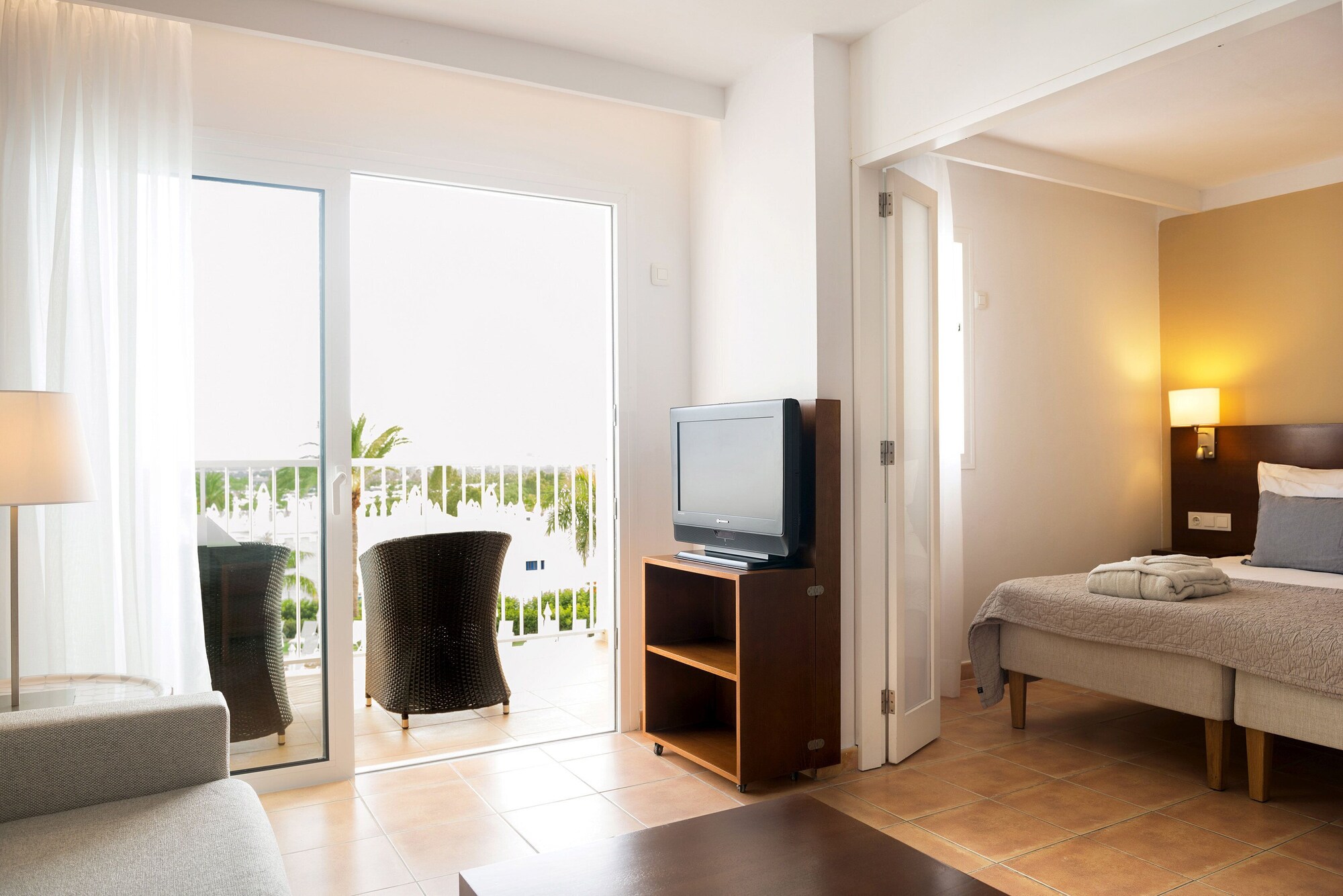 1 BEDROOM, APARTMENT