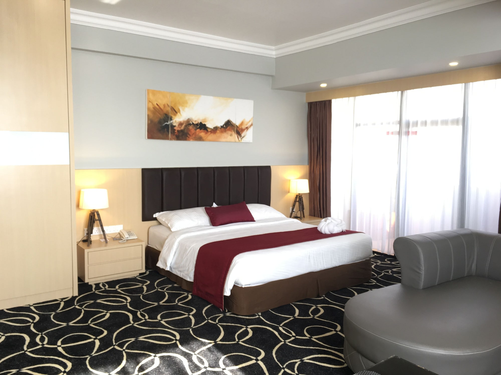 PREMIER, SUITE