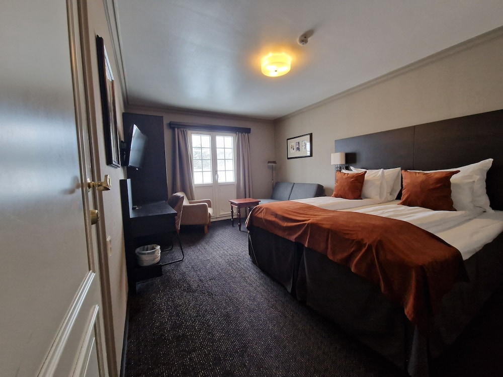 Family, Twin Beds, Sofa, Terrace