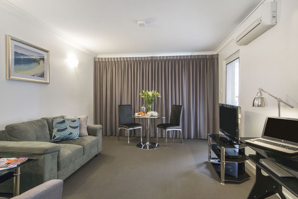 The Peninsula Riverside Serviced Apartments 41/73