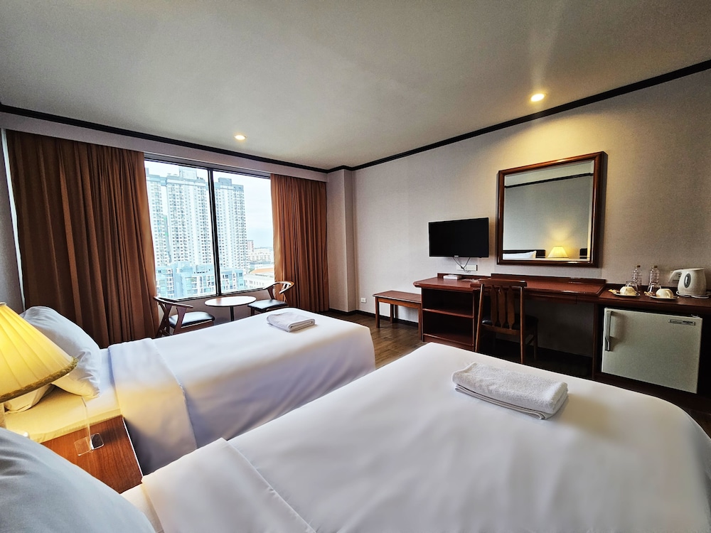 Alexander Hotel 17/50