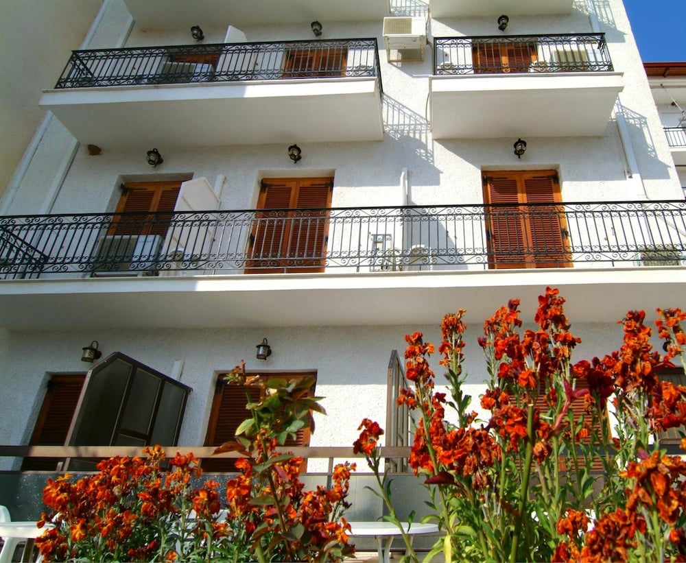 Orfeas Hotel 2/48