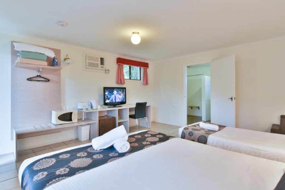 EXECUTIVE, QUEEN BED, PET FRIENDLY, ACCESSIBLE