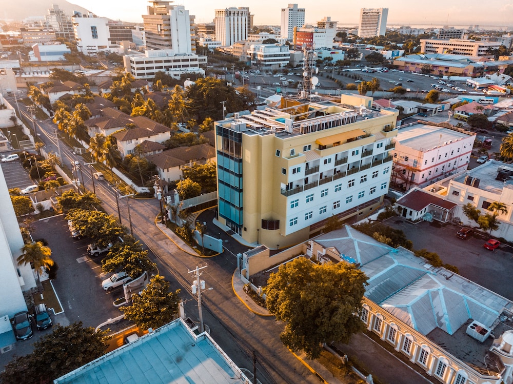 R Hotel Kingston 4/41