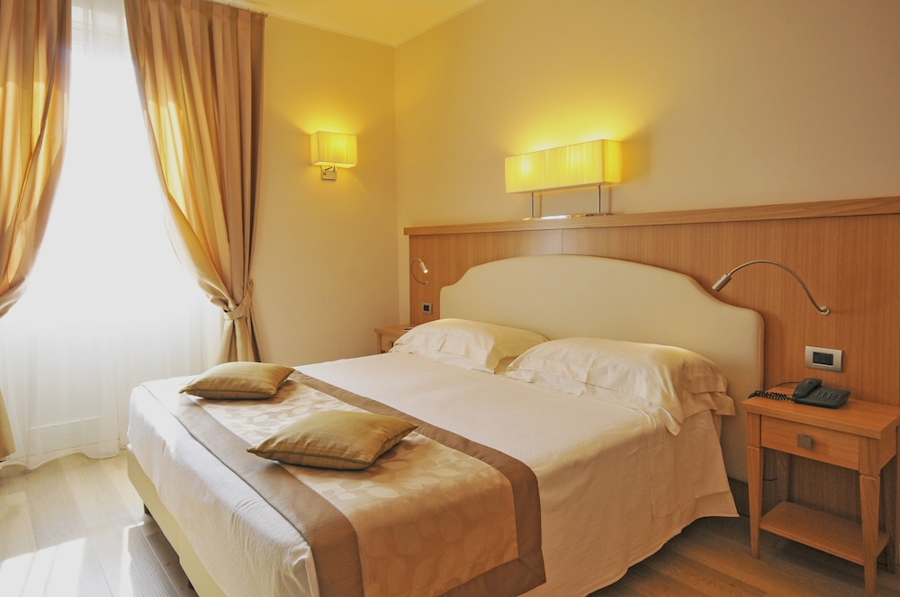 Hotel Sirmione E Promessi Sposi 20/69