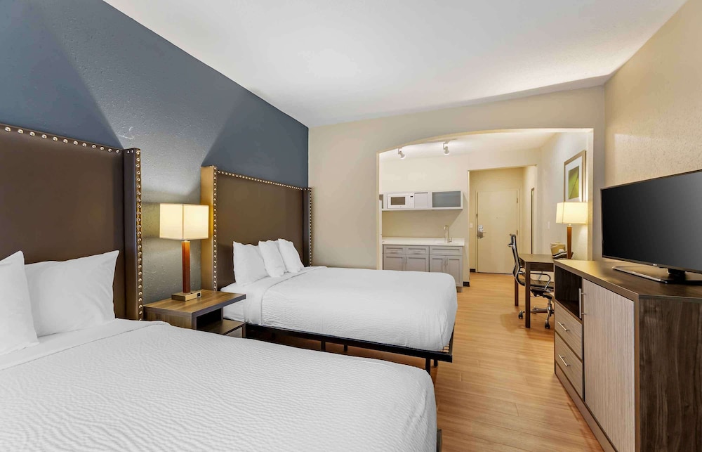 Comfort Suites Buffalo Airport 6/25
