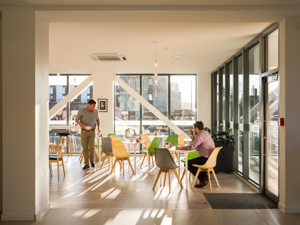 Carnmore Hotel Christchurch 46/50