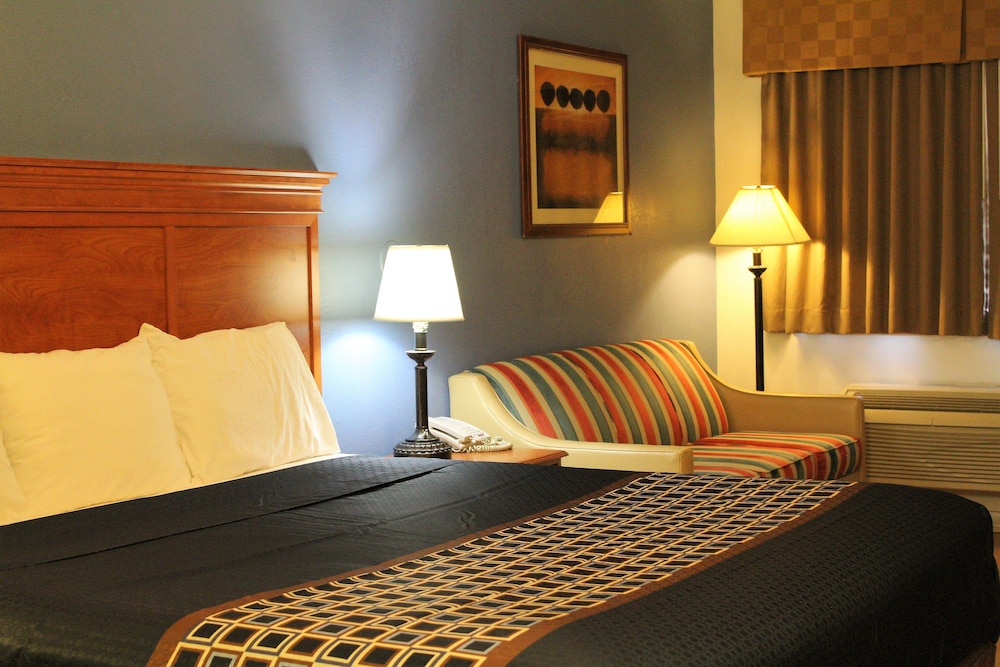Days Inn By Wyndham El Paso West 24/50