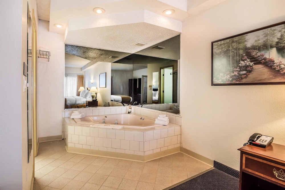 Quality Inn & Suites Albany Airport 6/36